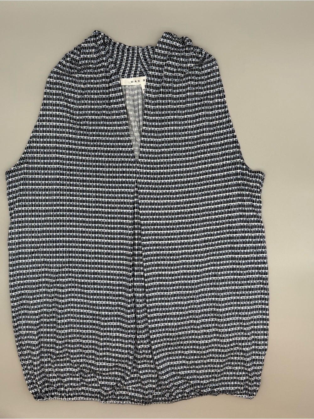 Max Studio Sleeveless Blouse Women’s Small Navy Blue White Geometric Bubble Hem